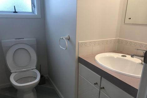 Photo of property in 2/460 East Coast Road, Windsor Park, Auckland, 0630