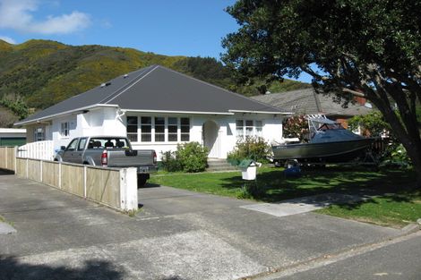 Photo of property in 4 Melvill Grove, Waterloo, Lower Hutt, 5011