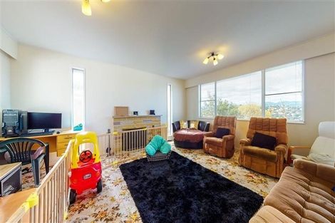 Photo of property in 68 Akaroa Drive, Maupuia, Wellington, 6022