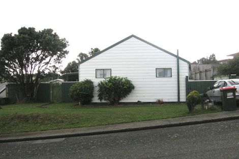 Photo of property in 6 Gow Street, Newlands, Wellington, 6037