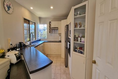Photo of property in 2/14 Becroft Drive, Forrest Hill, Auckland, 0620