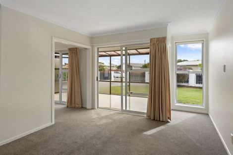 Photo of property in 40 Niven Street, Avondale, Christchurch, 8061