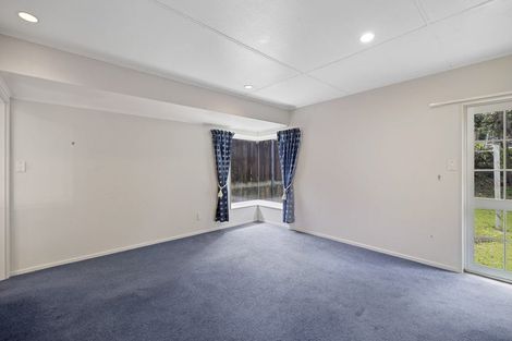 Photo of property in 14 Oawai Place, Marfell, New Plymouth, 4310
