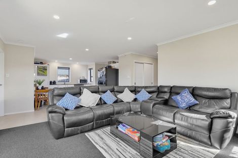 Photo of property in 16 Opouatu Avenue, Glenbrook, 2681