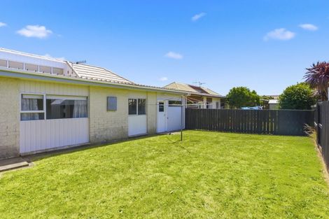 Photo of property in 2 Cypress Grove, Paraparaumu, 5032