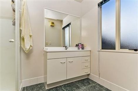 Photo of property in 2/26 Dallinghoe Crescent, Milford, Auckland, 0620