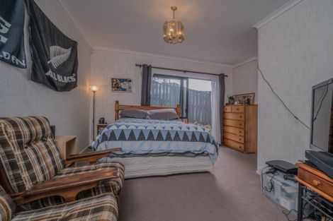 Photo of property in 27 Kiwi Esplanade, Mangere Bridge, Auckland, 2022