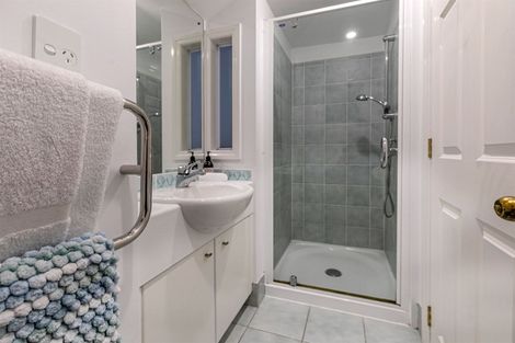 Photo of property in 27 Almond Grove, Greenhithe, Auckland, 0632