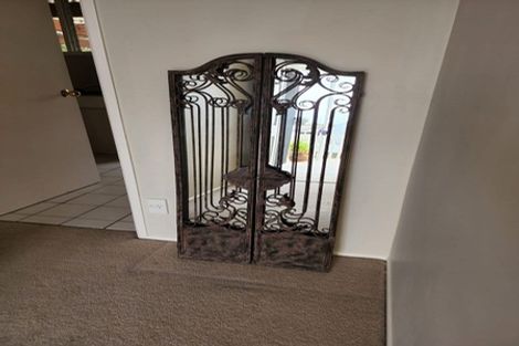 Photo of property in 1/212 Sunnynook Road, Totara Vale, Auckland, 0627