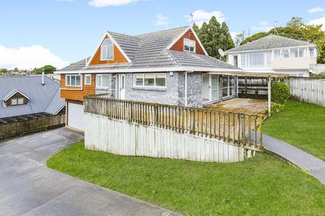 Photo of property in 2/41 Uxbridge Road, Mellons Bay, Auckland, 2014