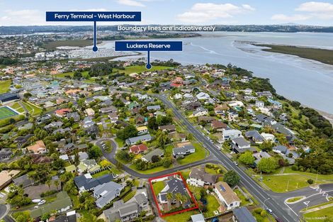 Photo of property in 4 Raphael Place, West Harbour, Auckland, 0618