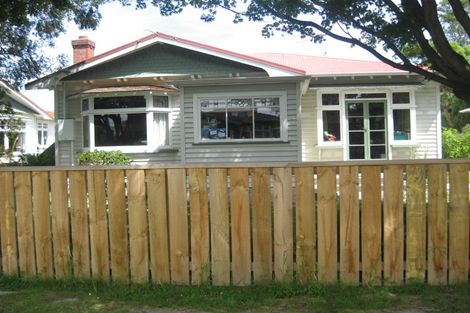 Photo of property in 18 Roxburgh Street, Sydenham, Christchurch, 8023