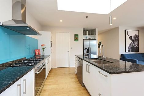 Photo of property in 2 Whittaker Place, Havelock North, 4130