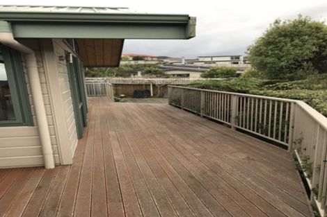 Photo of property in 8a Riverstone Drive, Riverstone Terraces, Upper Hutt, 5018