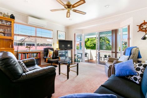 Photo of property in 1/208 Royal Road, Massey, Auckland, 0614