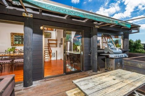 Photo of property in 18 Tiri Road, Milford, Auckland, 0620
