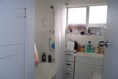 Photo of property in 1/11 Ballater Place, Highland Park, Auckland, 2010