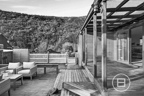 Photo of property in 20 Daveys Place, Arrowtown, 9302