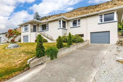 Photo of property in 107 Branxholm Street, Roxburgh, 9500