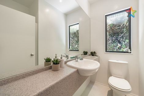 Photo of property in 18 Korokoro Road, Korokoro, Lower Hutt, 5012