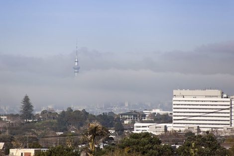 Photo of property in 1/23 Parr Terrace, Castor Bay, Auckland, 0620