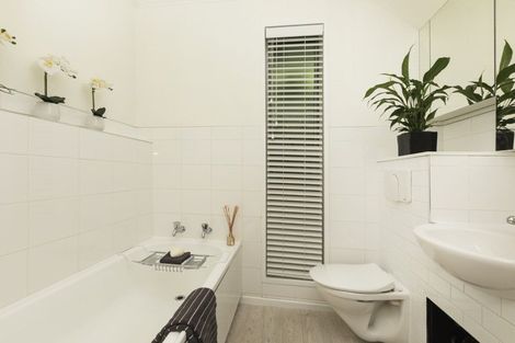 Photo of property in 2/22 Strowan Road, Strowan, Christchurch, 8052