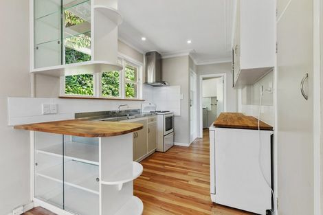 Photo of property in 11 Luke Place, Eastern Beach, Auckland, 2012