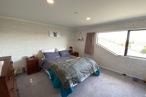 Photo of property in 25 Rosebank Avenue, Kelvin Grove, Palmerston North, 4414