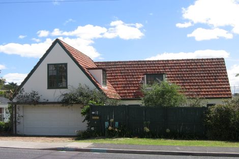 Photo of property in 1/4 Aberdeen Road, Campbells Bay, Auckland, 0620