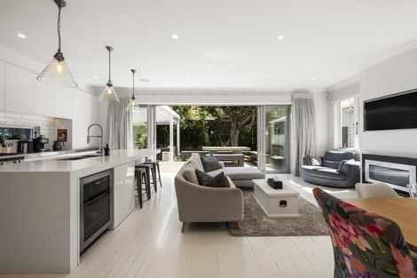 Photo of property in 2 Katherine Avenue, Thorndon, Wellington, 6011