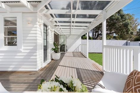 Photo of property in 1/8 West Lynn Road, Titirangi, Auckland, 0604