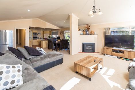 Photo of property in 122 Rototuna Road, Rototuna, Hamilton, 3210