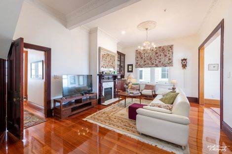 Photo of property in 37 Grant Road, Thorndon, Wellington, 6011