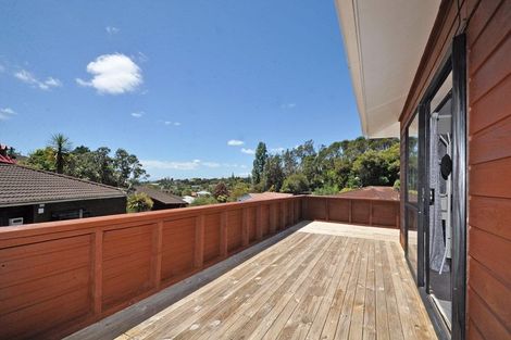 Photo of property in 2/55 Greenvalley Rise, Glenfield, Auckland, 0629