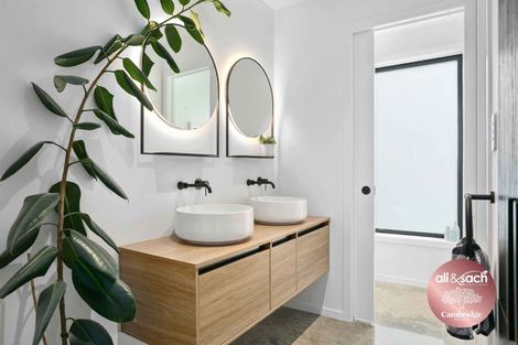 Photo of property in 1/45 Saint Kilda Road, Cambridge, 3434