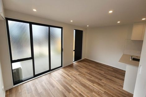 Photo of property in 17 Tokai Place, Glen Eden, 0602