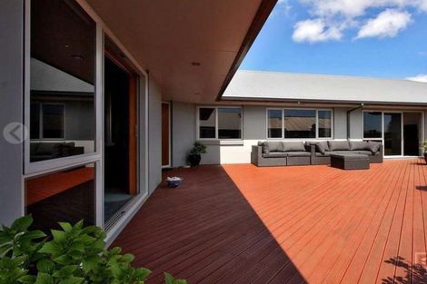 Photo of property in 174 Heta Road, Highlands Park, New Plymouth, 4312