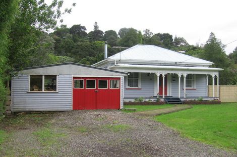 Photo of property in 8 Western Road, Laingholm, Auckland, 0604