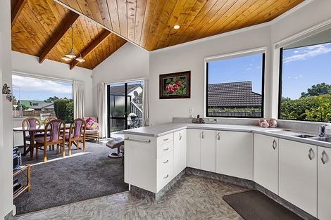 Photo of property in 23 Veale Road, Frankleigh Park, New Plymouth, 4310