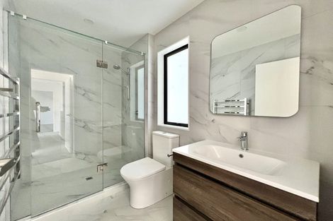 Photo of property in 13e Matterhorn Crescent, Northpark, Auckland, 2013