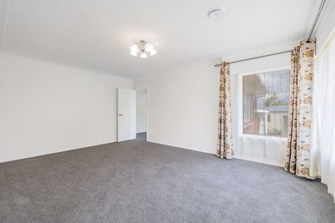 Photo of property in 31 London Street, Te Atatu Peninsula, Auckland, 0610