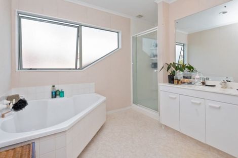 Photo of property in 7 Pajaro Place, Golflands, Auckland, 2013