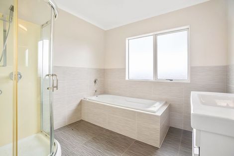 Photo of property in 13 Cape Vista Crescent, Pukekohe, 2120