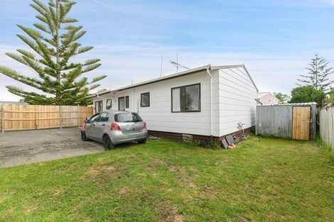 Photo of property in 1/44 Shifnal Drive, Randwick Park, Auckland, 2105