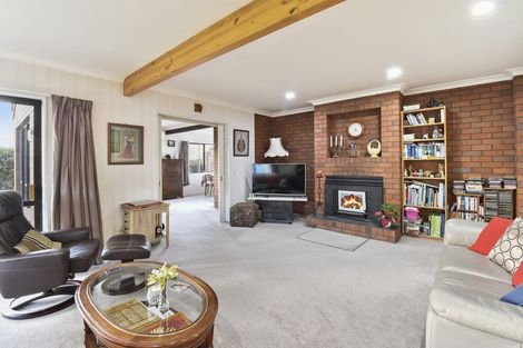 Photo of property in 16 Shepherds Road, Papakura, 2110