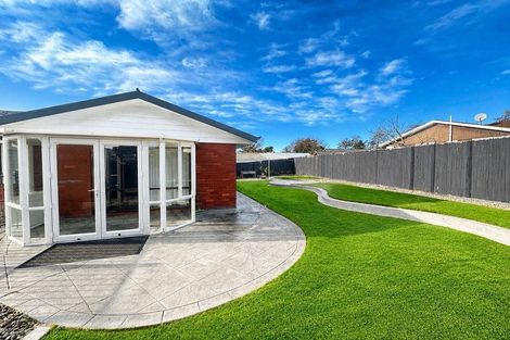 Photo of property in 2/6 Pyatt Place, Redwood, Christchurch, 8051