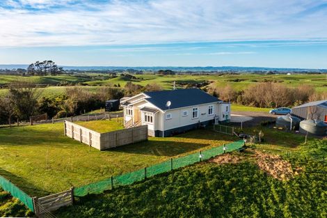 Photo of property in 403 Opunake Road, Cardiff, Stratford, 4391