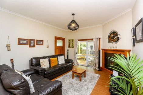 Photo of property in 25 Mangorei Road, Strandon, New Plymouth, 4312