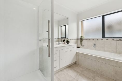 Photo of property in 23 Delmont Close, East Tamaki Heights, Auckland, 2016