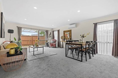 Photo of property in 31 Magic Way, Randwick Park, Auckland, 2105